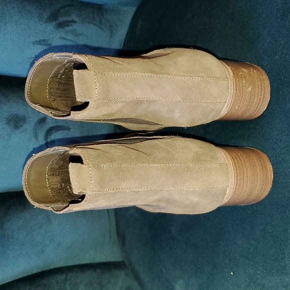 GAP Heeled Boots - Picture 6 of 7